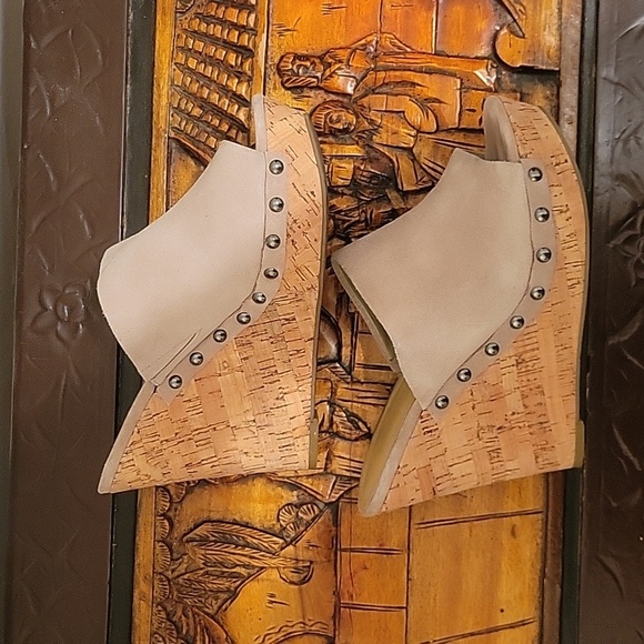 Marc Fisher suede platform wedge sandals - Picture 3 of 11